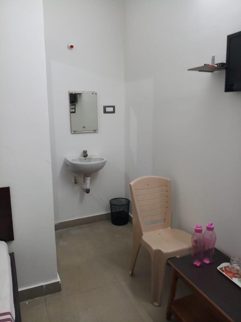 Sri Kousthubham Residency Hotel Tirupati Esterno foto